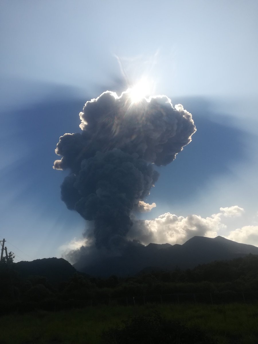 voltaic_eu's tweet image. Voltaic-EU was right on time at #Sakurajima! Cameras and sensors set, and a nice 4.7 km #volcanic #plume with #shockwaves and #thunder!