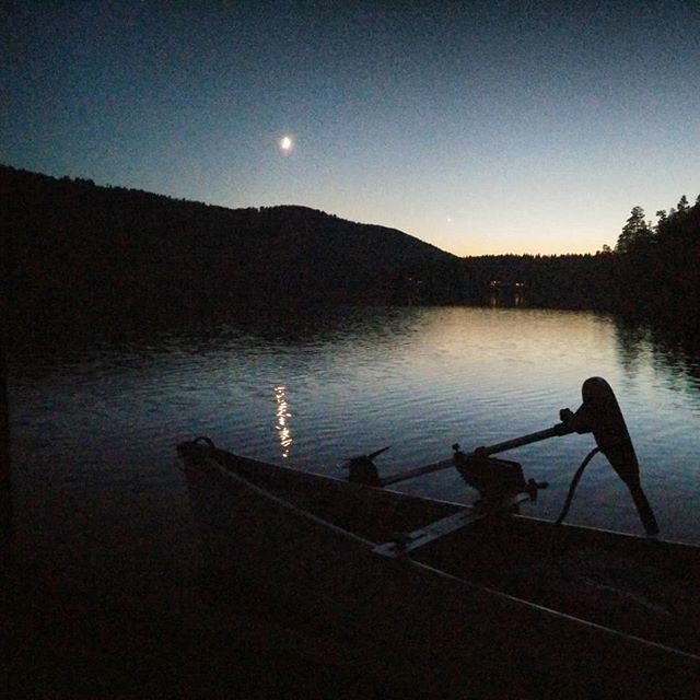 TomNaome's tweet photo. 🌛 #needsnoexplanation ... #EndlessRiding #nofilter #explorebc #honeymoon #hetmooistemeisjevandewereld #genietenvandekleinedingen #tothemoonandback https://t.co/PU32Bm7ouD https://t.co/uqjZVvmaOH