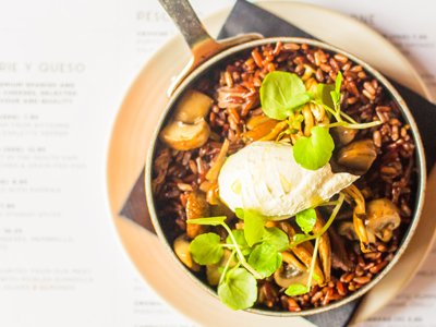 Did you know we offer a great selection of vegetarian dishes? House favourites include the Arroz Con Setas.. delicious mushroom red rice risotto with truffled creme fraiche.
#pintura #leeds #tapas #vegetarian