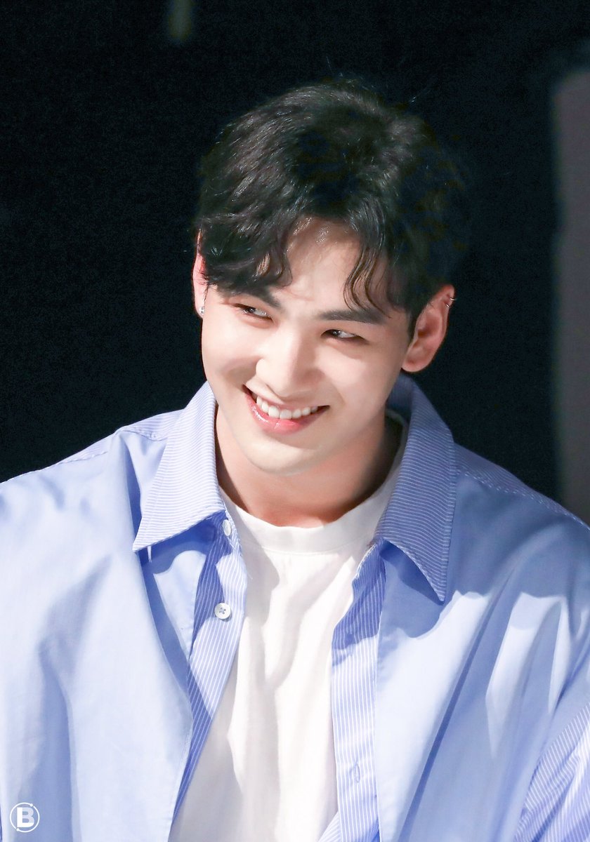 baekho_line's tweet photo. 180715 로맨틱 선데이
너 정체가 뭐니 진짜 귀여워
#백호 #강동호 #동호
#뉴이스트 #뉴이스트W #NUEST https://t.co/fF3gtEPrTz