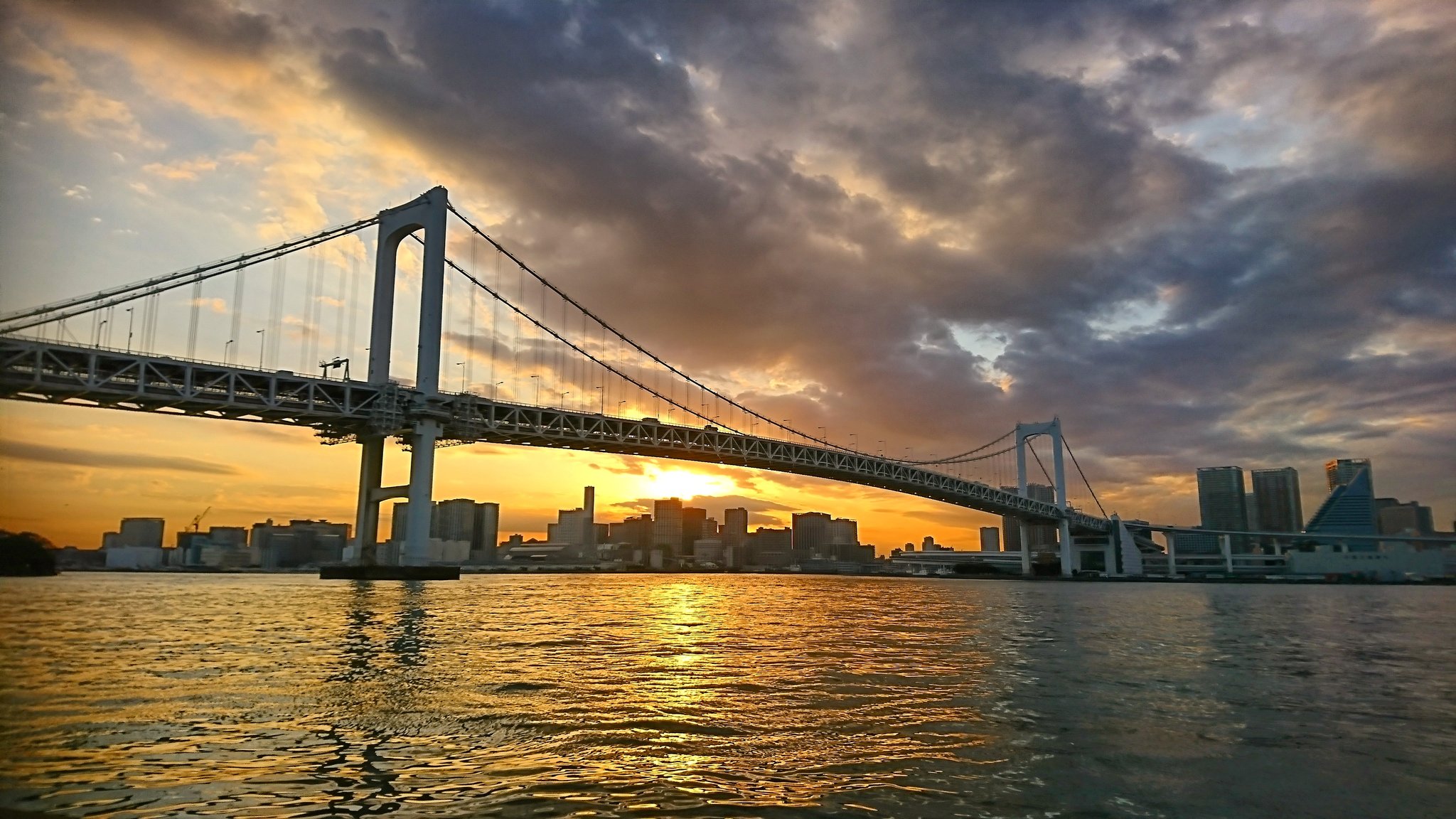 ট ইট র 日本橋クルーズ 東京湾クルージング 日本橋サンセットクルーズ 今週末 7 金 21土 運航 夕暮れ時の日本橋から船に乗り 次第に夜景へと移り行く隅田川や東京港をめぐる黄昏時の特別周遊クルーズ カメラ片手にフォトジェニックなリバー