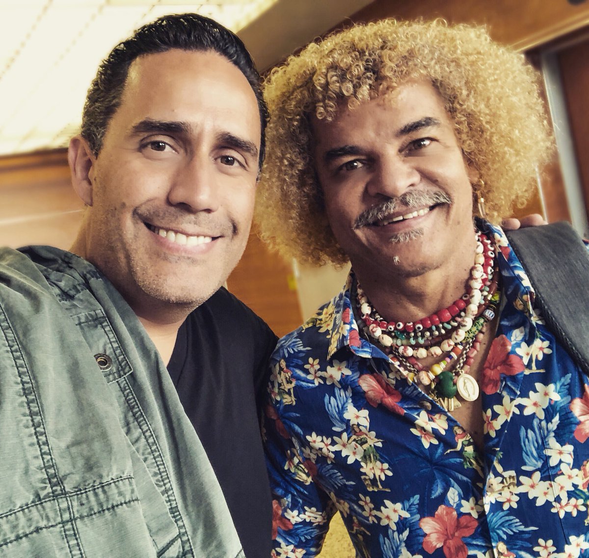 MontoyaCamilo's tweet photo. Al final siempre aparece lo más bacano! Gracias  @pibevalderramap por alegrarnos a todos en Rusia. Nos fuimos! #🇨🇴 https://t.co/blQGDJlk5k