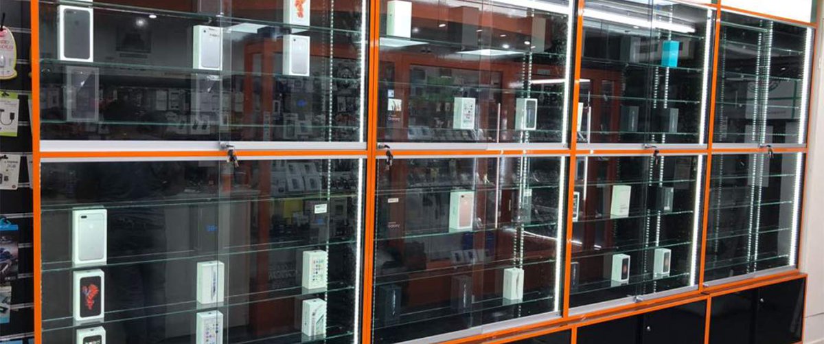 Mobile Phone Shop Shelves tinyurl.com/y86wb93e