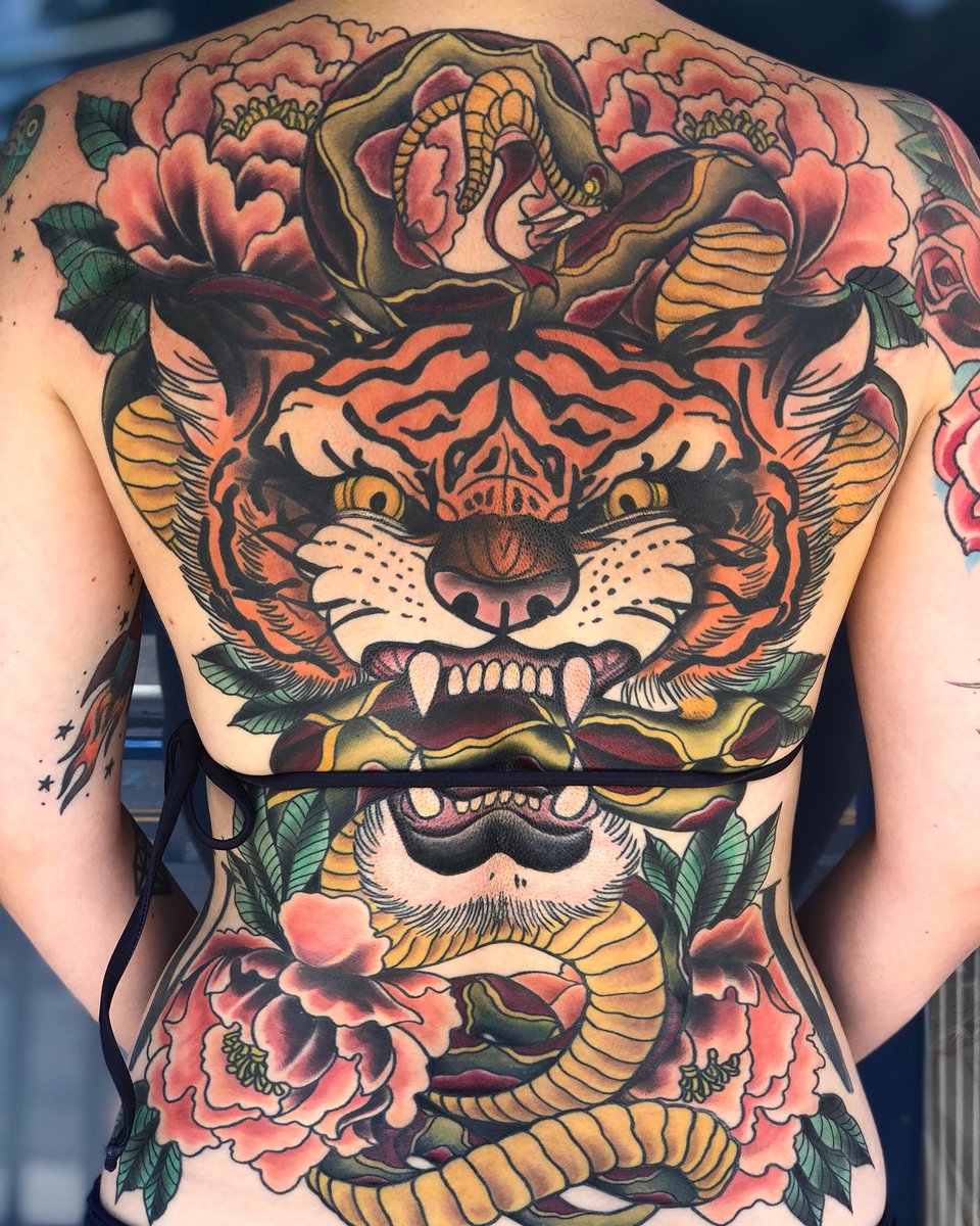 BlueMissi's tweet image. One more session to go on this back piece! #neotraditionaltattoo #tattoo #backpiece #tattooartist