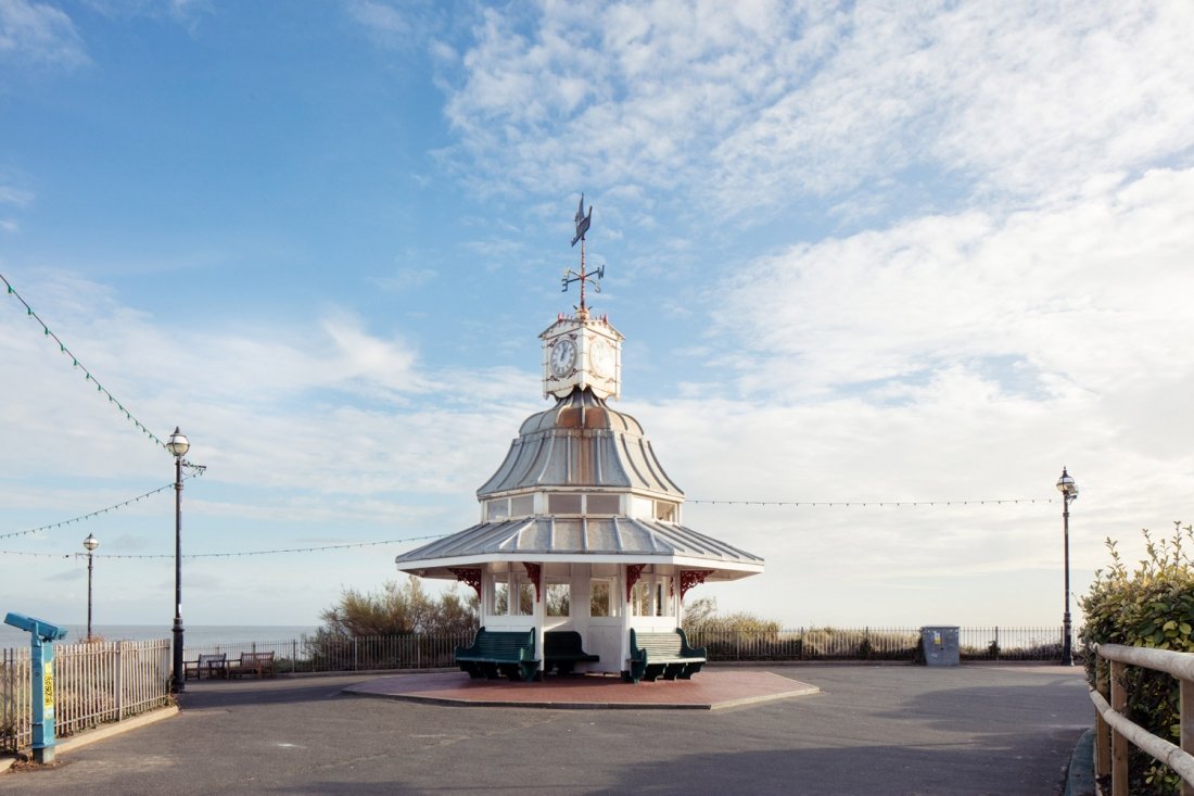 mixdevil66's tweet photo. #Seaside #Shelters: #WillScott's wonderfully vibrant photographs of a bygone era @henipublishing @WillScottPhoto https://t.co/M8MUzz5iHO #photography #architecture https://t.co/9OZgMLe8Id