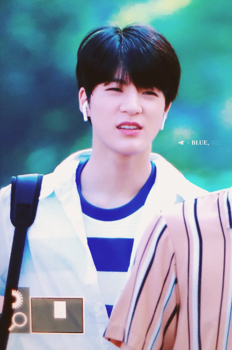JENOBRA's tweet photo. [#PREVIEW] 17.07.18 – Jeno chegando na SBS MTV.

cr: BLUE. https://t.co/jU12j6Z9m3