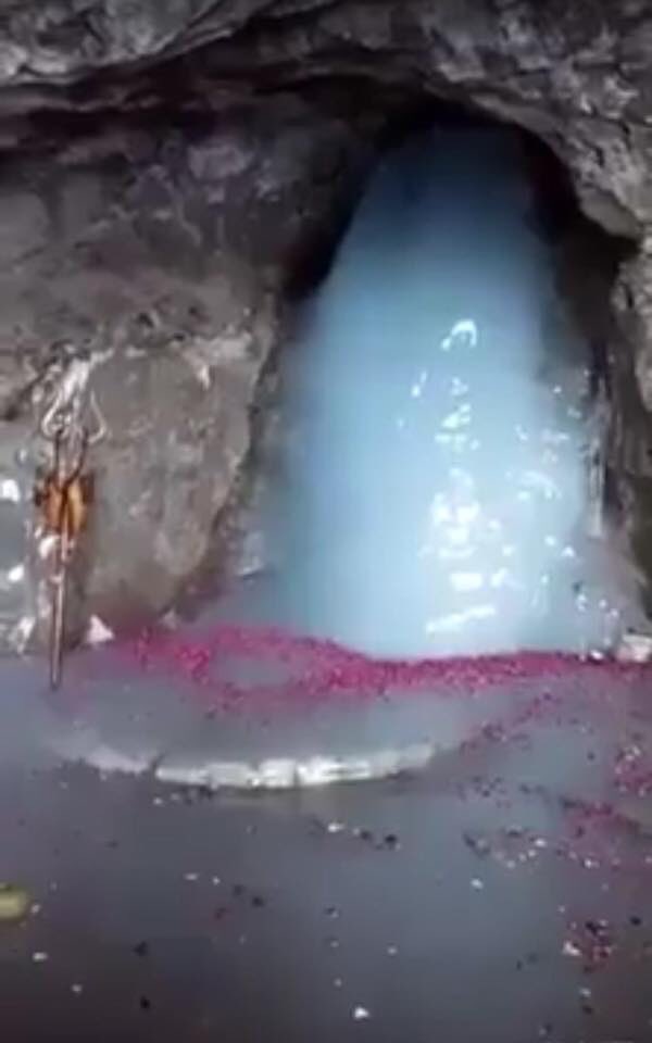 varshapatel27's tweet photo. #2018_ke_baba_barfani_mahadev_amarnathji_ke_pawan_darsan👏👏 https://t.co/KuHhBlUHyT