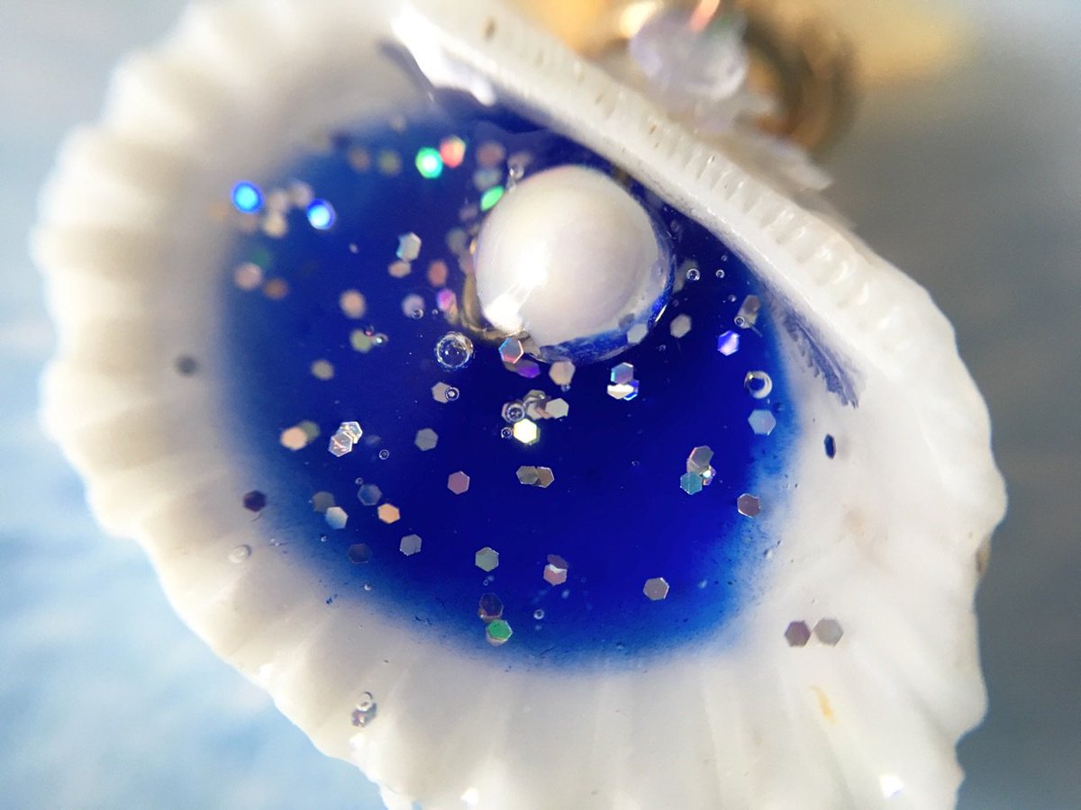 craftdemi01's tweet photo. https://t.co/rcyDaJEodu
Shell × Sea　真夏のピアス 

海がすぐそばに！…と感じて頂けたら嬉しい、貝殻のピアスです*

#minne夏の新作デー
#minne #ミンネ #ハンドメイドアクセサリー https://t.co/EINHfECRJh