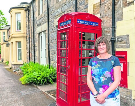 Moray village saves phone box that was within minutes of being hauled out of the ground and towed away

pressandjournal.co.uk/fp/news/moray/…