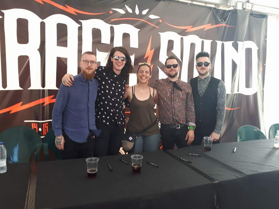 crismorell's tweet image. Facebook says that last year, 3 days ago I met one of my favourite bands, great day. Been listening to their new album #changeyourposition non stop since it's release. @TaxTheHeat in one of the hottest days in 2017