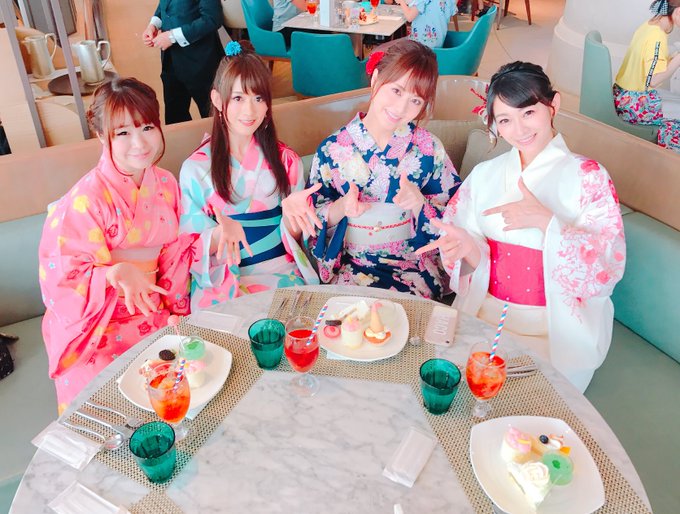 美女達と浴衣でスイーツバイキング来てるよん☺️ むいちゃん赤ちゃん💕 https://t.co/uvR69cYNDZ