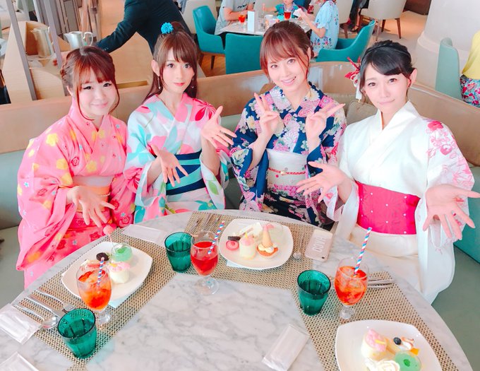 美女達と浴衣でスイーツバイキング来てるよん☺️ むいちゃん赤ちゃん💕 https://t.co/uvR69cYNDZ