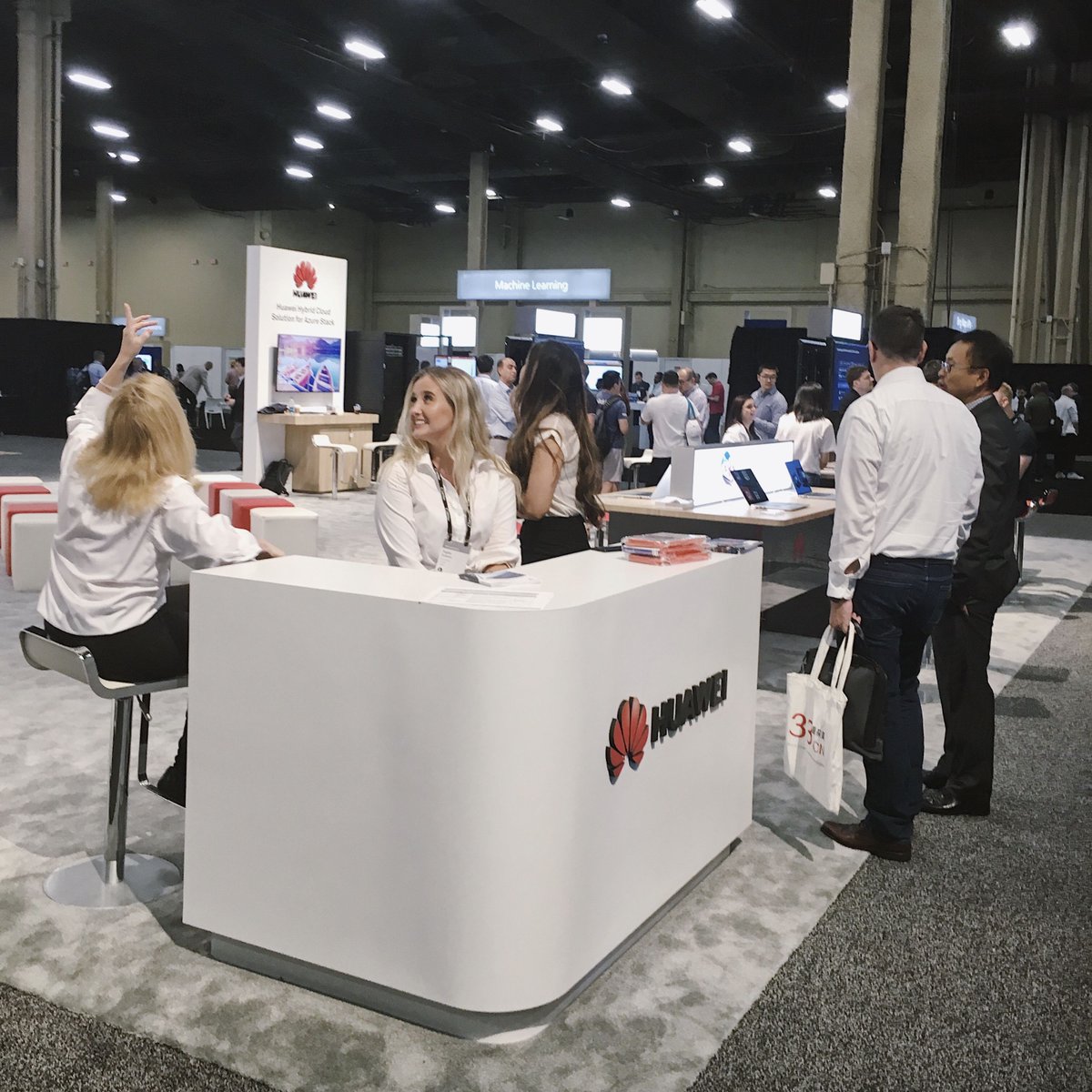 FuzameiLtd's tweet photo. Can you find 33 in the exhibition?  33 in #Huawei, in #Altigen, in #TigerTechnology
#33FuzameiinUS #MSInspire2018 #Blockchain https://t.co/ZwoPvGoohv