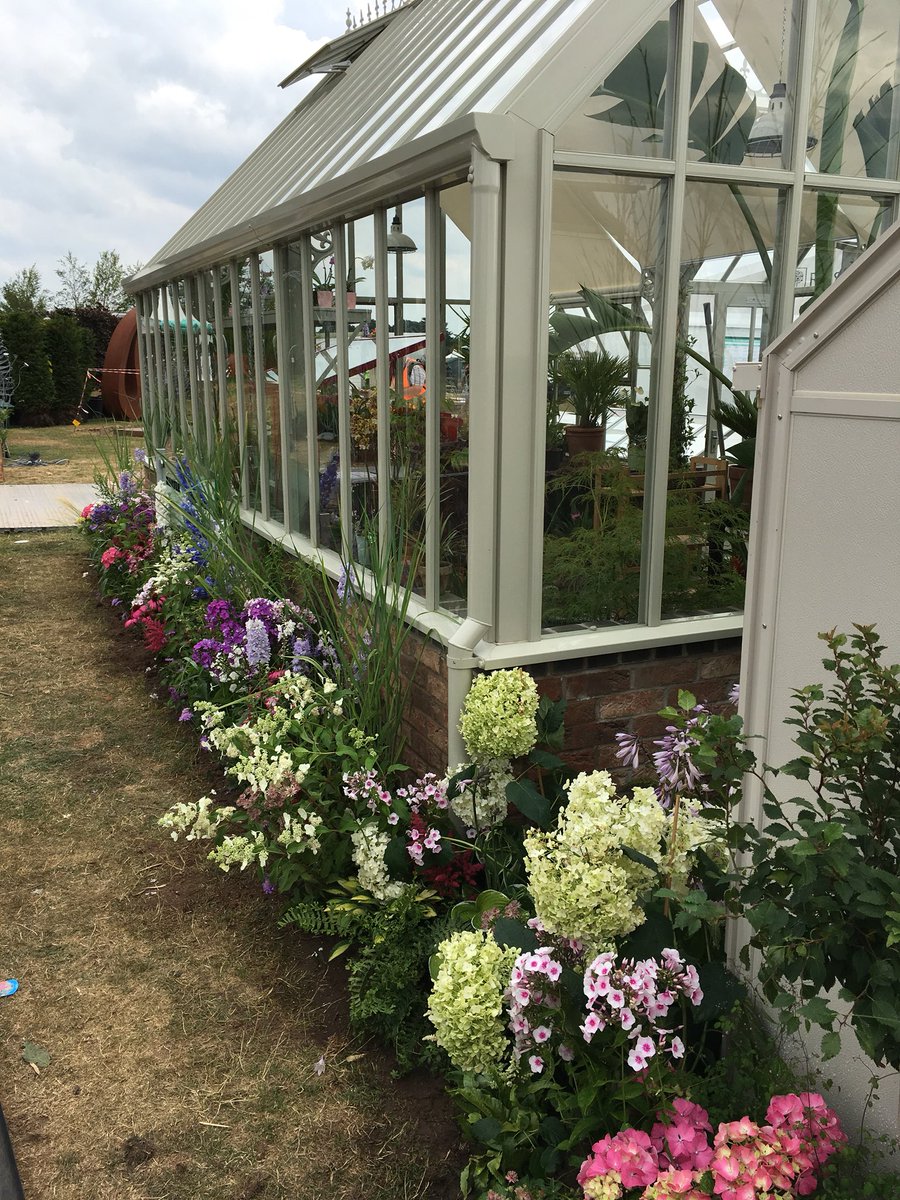 timdoesgardens's tweet photo. I had an amazing day helping @BaseSquared create a fabulous garden around @Hartleybotanic greenhouses yesterday with @designs_penny and @TheCheshGarden https://t.co/yCCKAg2Ibe