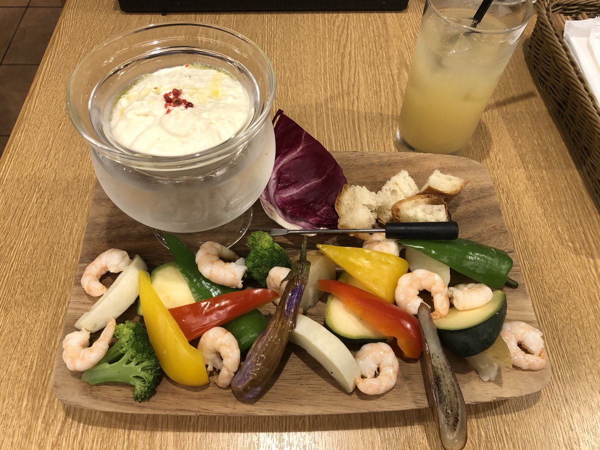 すずき 動くグラフ در توییتر ル バー ラヴァンで今日から始まった冷製チーズフォンデュ食べ放題に来た 暑い季節に合っててオシャレだし パプリカやズッキーニなどの温野菜やエビが健康的でおいしい 平日夕方限定で60分13円 ワンドリンク制だけど 珍しい雰囲気
