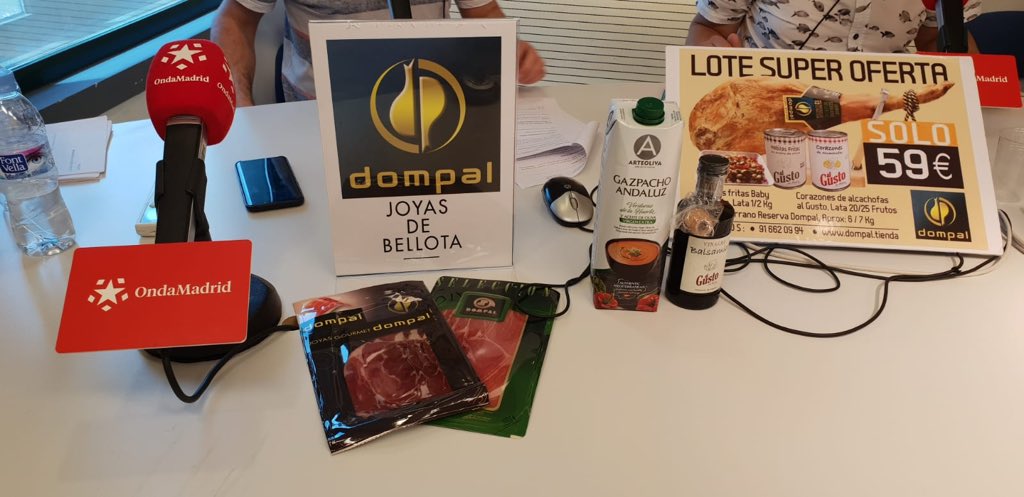 amosdecasa's tweet photo. Un gran protagonista para hoy ha el gazpacho. Nosotros en el programa tenemos uno de calidad de la marca @ArteOliva una de las joyas gourmet de @DOMPAL_es #pedrocaballero https://t.co/aghywcER90