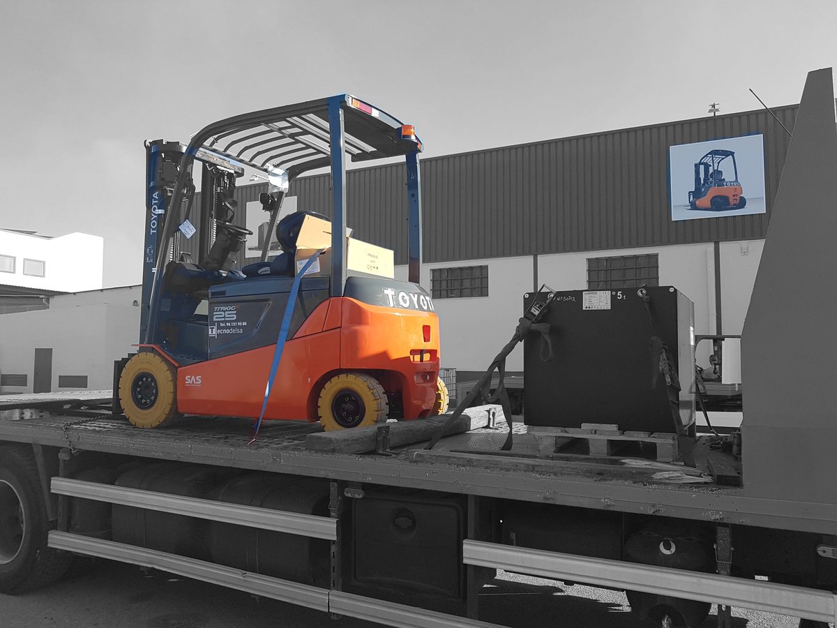 Tecnodelsa's tweet image. Entrega de #carretillaselevadoras #Toyota para uno de nuestros clientes.