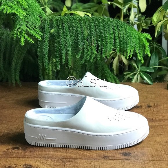mookc414's tweet photo. So good I had to share! Check out all the items I'm loving on @Poshmarkapp #poshmark #fashion #style #shopmycloset #louisvuitton #nike: https://t.co/TJ1ELgQmWR https://t.co/bggUFMKMWp