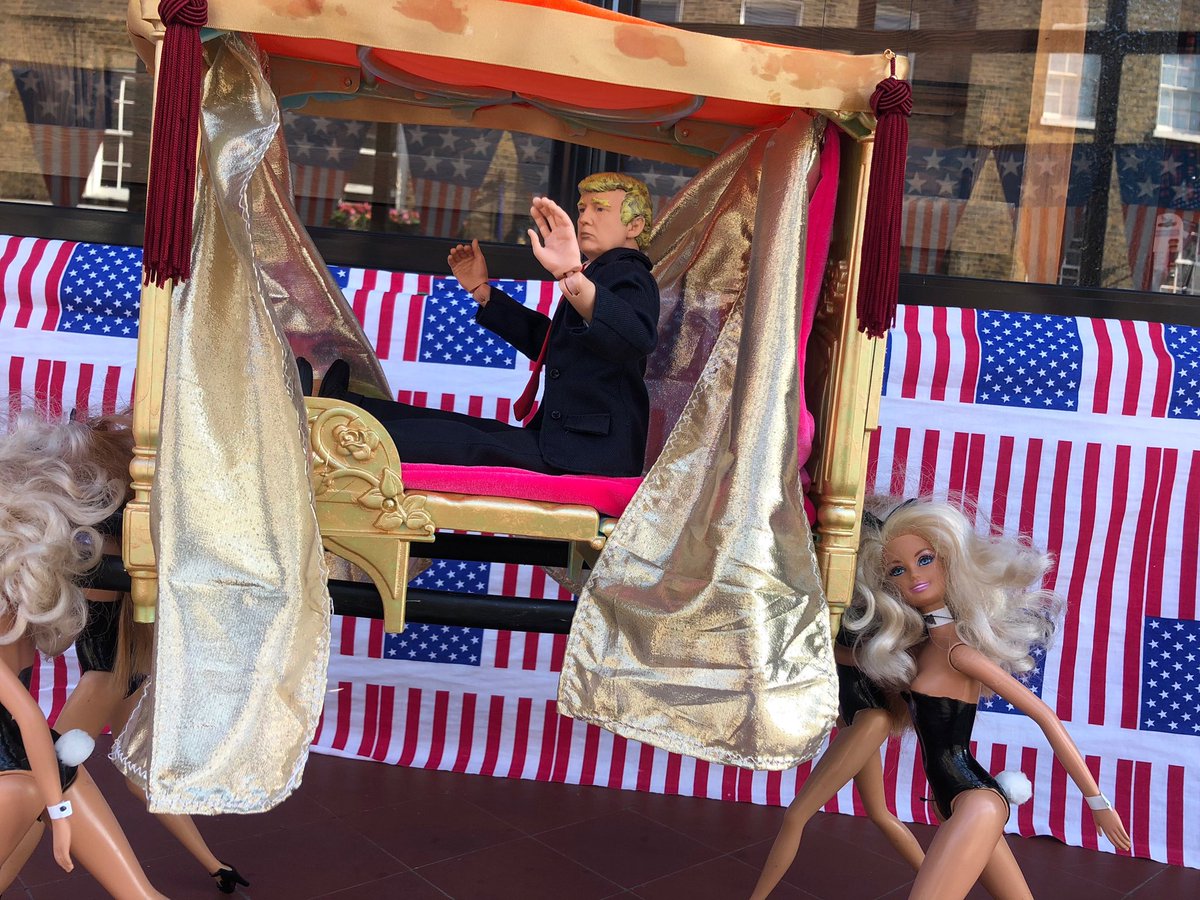 tinaseskis's tweet photo. I love my vet for many reasons but possibly for his shop windows most of all #highgatevets #highgate @highgatelondon @Highgatemums #TrumpProtest #Trump https://t.co/bpUxls89pN