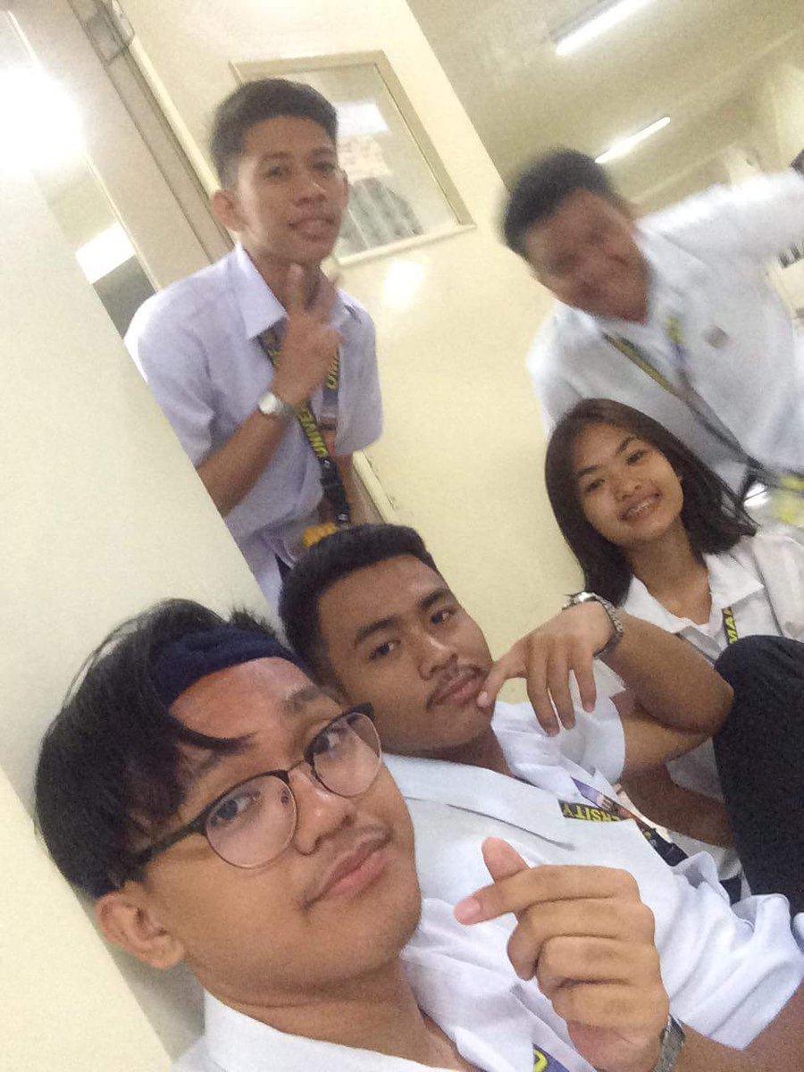 nicxgrllo's tweet photo. Ang mga bobo 😁 #walangprof https://t.co/ktfKHgsegz
