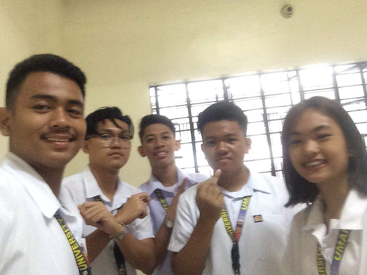 nicxgrllo's tweet photo. Ang mga bobo 😁 #walangprof https://t.co/ktfKHgsegz