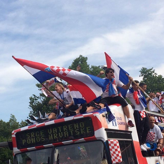 DinoButorac's tweet photo. This was yesterday, photo by 
@ivana_bu -- Croatian football team returning home after winning the World Cup silver in Russia. In front, on the top of the bus: Domagoj Vida and Vedran Corluka ⚽️🌍🥈💪🇭🇷 #myheartisonfire #srcemigori https://t.co/FJc2lD6Ihs