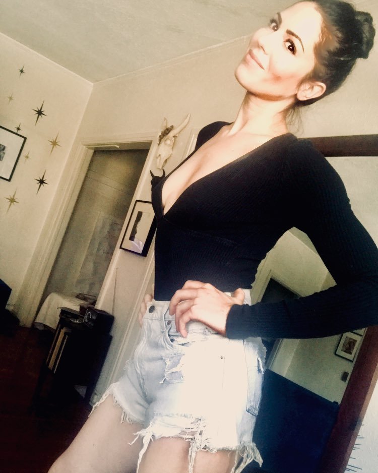 MBorthAddicted's tweet photo. From @mborth78  -  Feelin sassy 💃💋💥 #selfportraits
#photographyfun
#lovethyself  -  https://t.co/ozEB9zexuD
▪▪▪
@michelleborth #H50 #shazam #ShazamMovie https://t.co/45rDGsJJvB