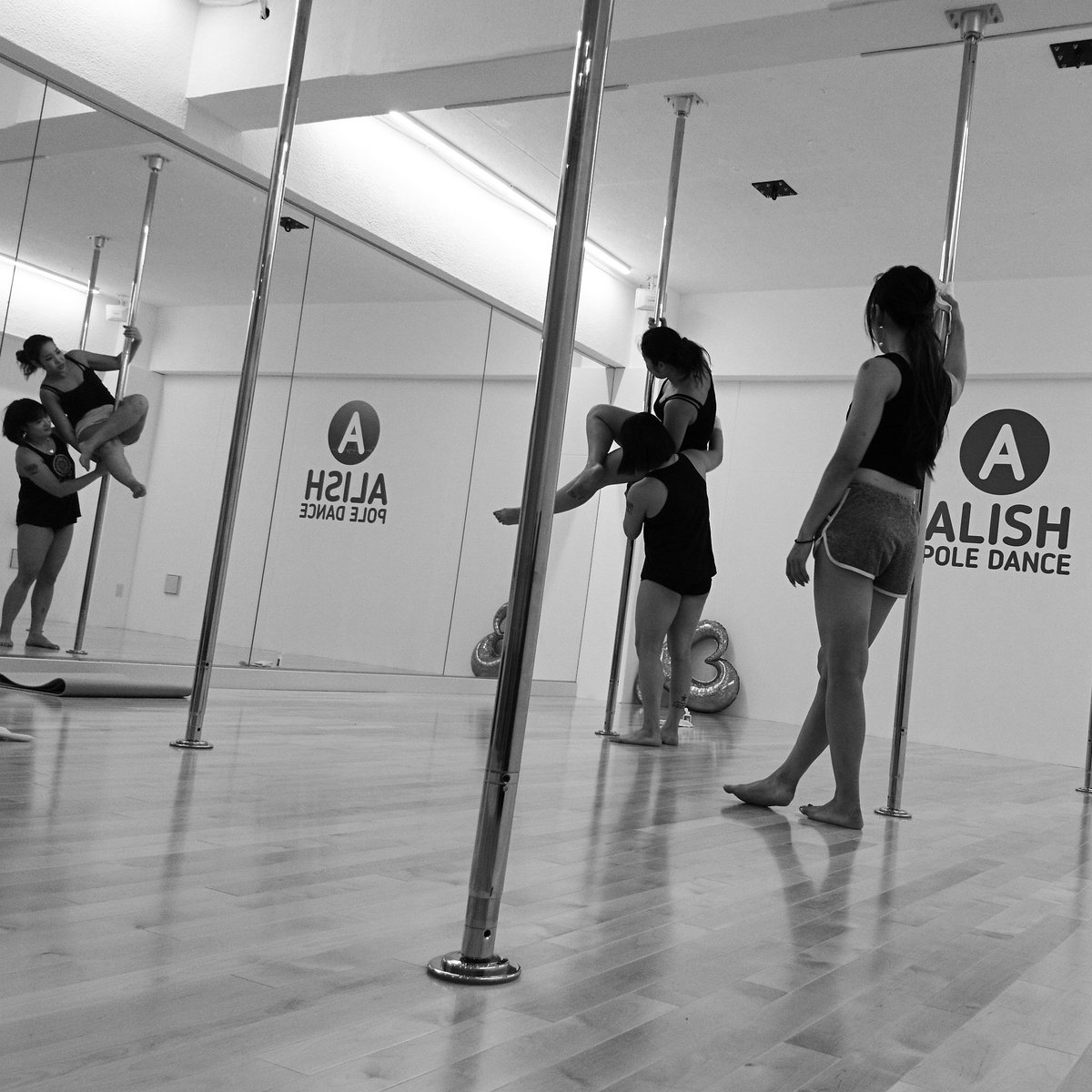 ALISH_POLEDANCE's tweet photo. @ponsan27 先生の #POLE1 #レッスン
#初心者でも安心 して、 #優し���レッスン
#未経験 #ポールダンス初心者 #どなたでも大歓迎 #ご興味あれば是非
#夜は無理 と言う #お母さん #ママ は、水曜日のお昼にも #初心者クラス あります。→ @marry.s.12 先生担当
#お一人 でも、 #ママ友 とでも🆗✌️ https://t.co/niPhmnbn5P