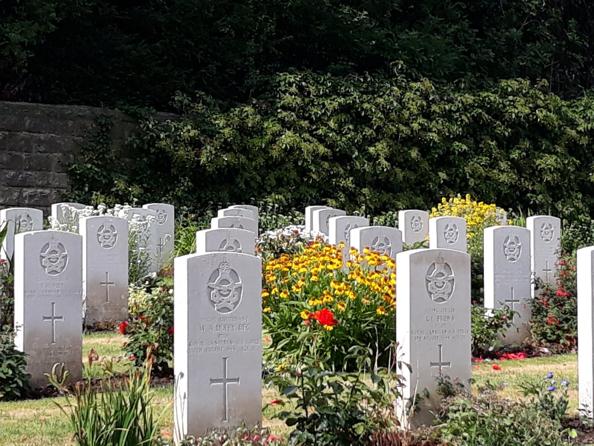 CWGC's tweet image. RT @ElizbethjmSmith: Beautiful colours and my colleagues on site this morning say there's more to come. @CWGC #Stonefall #Harrogate @VisitHarrogate