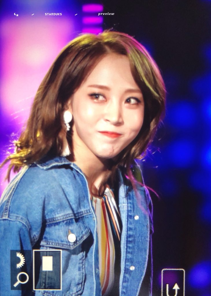 starduks's tweet photo. 180717 열린음악회 프리뷰
아이구 좋아라💘💘💘💘💘
#마마무 #문별 https://t.co/5LoJgPIL2S