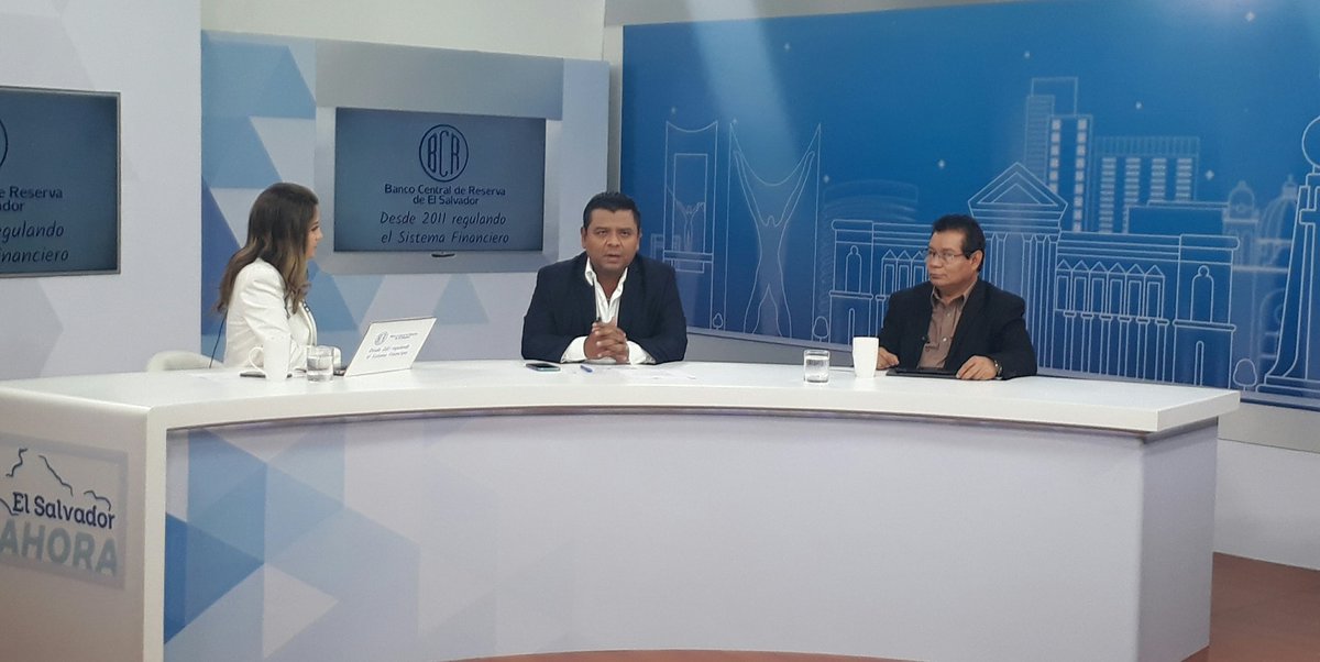 VMTElSalvador's tweet photo. Director General de Tránsito, Edwin Flores: "estamos inmediatos a emitir nuevos elementos que regularan el tránsito en el carril segregado del @SITRAMSSoficial" @ESAhora_Tves https://t.co/tR4yA598nj