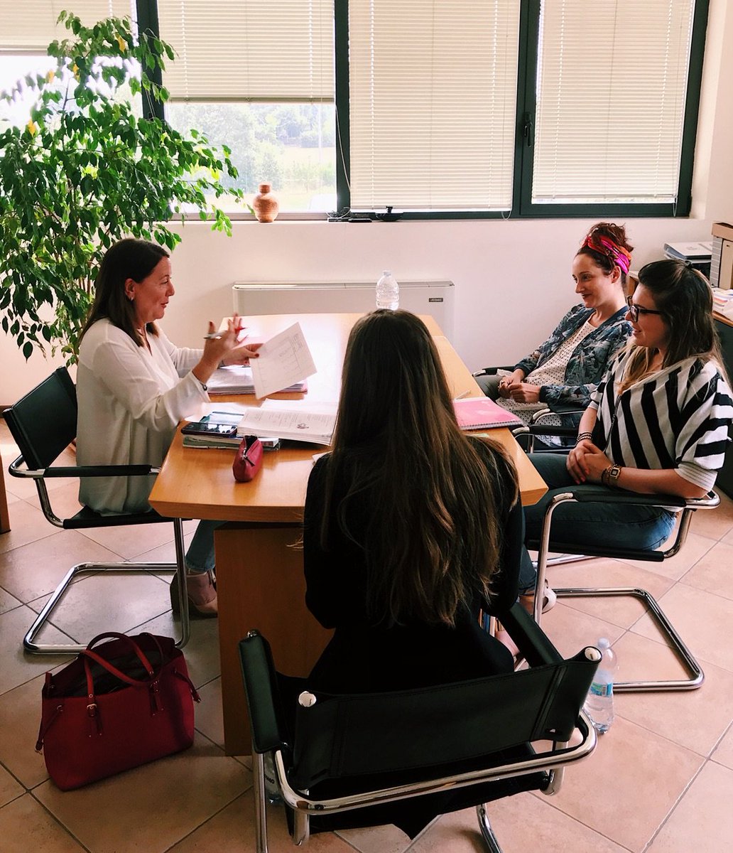 fruitecom_rp's tweet photo. In fruitecom teniamo l'inglese sempre allenato, grazie alla nostra teacher Lorna! 😃 #englishlesson #lesson #english #fruitecom #fruitecomstaff #learning #training #formazione https://t.co/4y7S3lzgrY