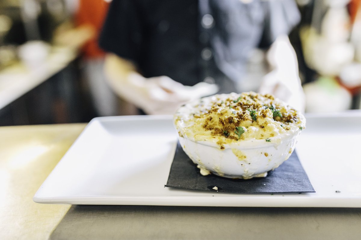 FishbonesBar's tweet image. Stop in for a patio lunch! Our feature is lobster mac &amp;amp; cheese with red chili gouda + pretzel bun bread crumbs.