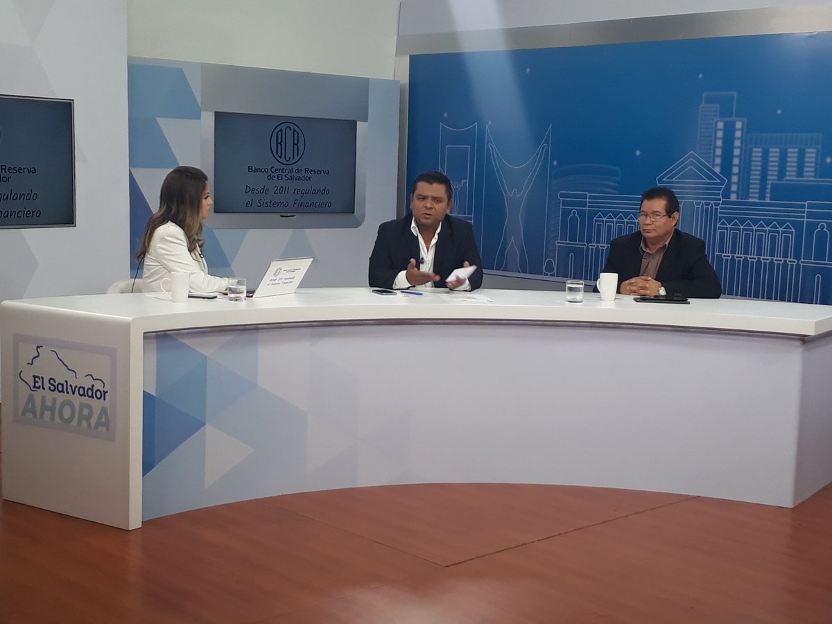 VMTElSalvador's tweet photo. Director General de Tránsito, Edwin Flores: "estamos por iniciar operaciones en Rancho Navarra, también continuamos implementando carriles reversibles y la gestión de tráfico a través De @GestorTrafico para poder contribuir a la agilización del tránsito vial". https://t.co/rGPBM7n0Hr