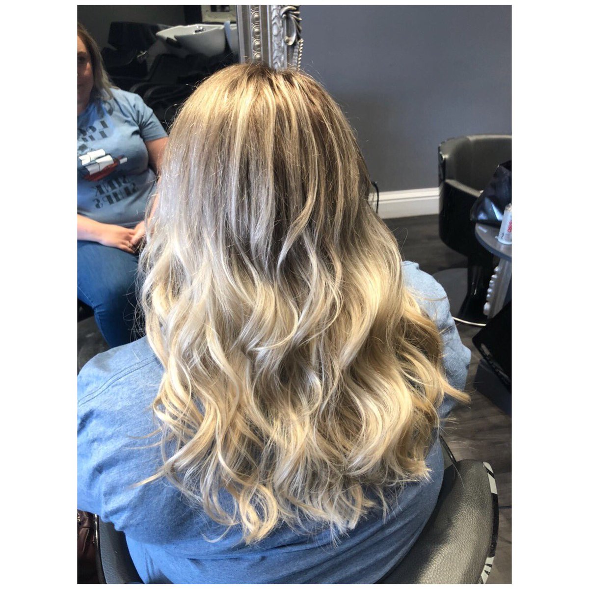 Chewys_'s tweet photo. Icy Blonde βοΈ β‘οΈ
βββββββββββ
Gorgeous transformation from Millie!
Achieving the ultimate balayage blend with a soft cool root, blended into Icy seamless blonde ends ππ»
#TeamChewys #ashtones #blonde #shwsrzkopf #blondeme #balayage https://t.co/0Yz7hjDrXF