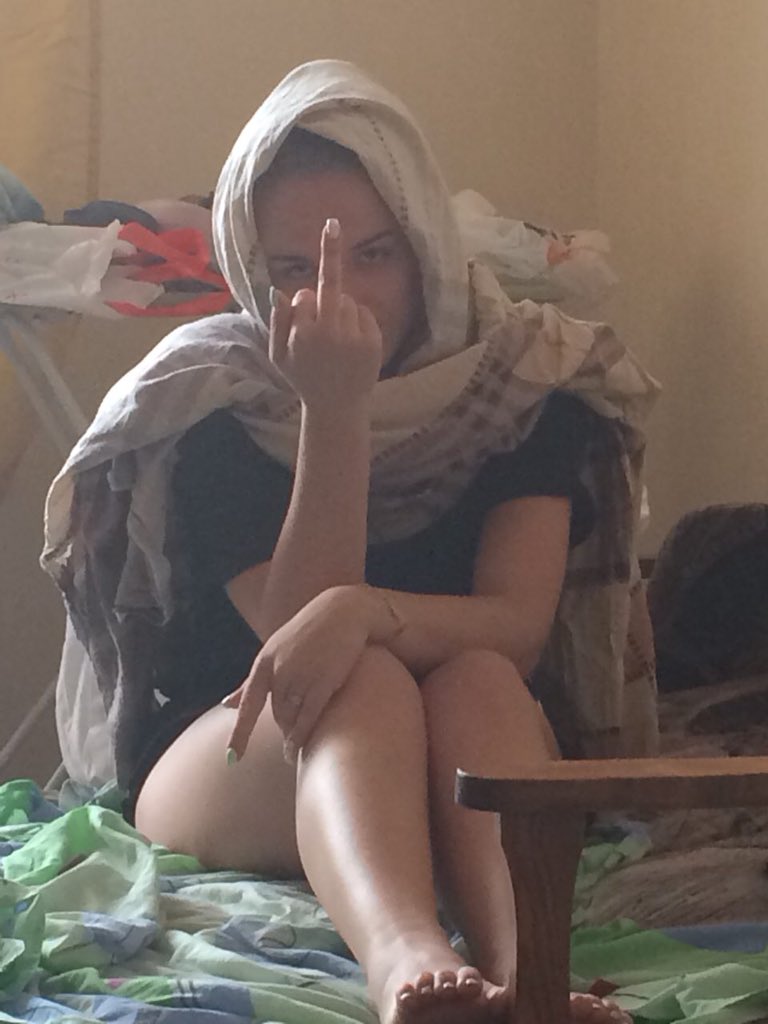 tsabevskaya's tweet photo. Моя доброжелательность и дружелюбие в паре кадров🖕🏼 https://t.co/jTEt9jzMYD