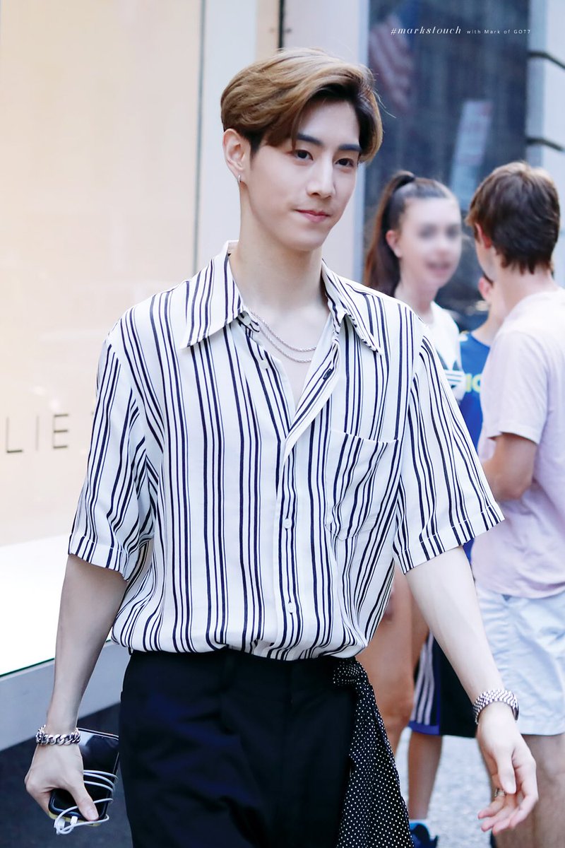 markstouch's tweet photo. [HQ]180710 I’ve been supporting him for 5yrs I am surprised by his handsome face still. 봐도봐도 경이로운 잘생김 #마크 오빠🤭🤦🏻‍♀️🤷🏻‍♀️😍 #GOT7⁠ #갓세븐⁠ #Mark #EyesOnYou⁠ #GOT7WORDLTOUR https://t.co/IFq4F95BJ8
