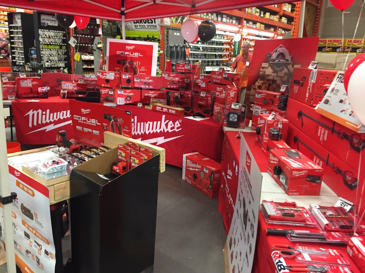 Ty1250hd's tweet photo. Milwaukee event can u spot our awesome store manager... @BroasTanya https://t.co/RlctuenV5p