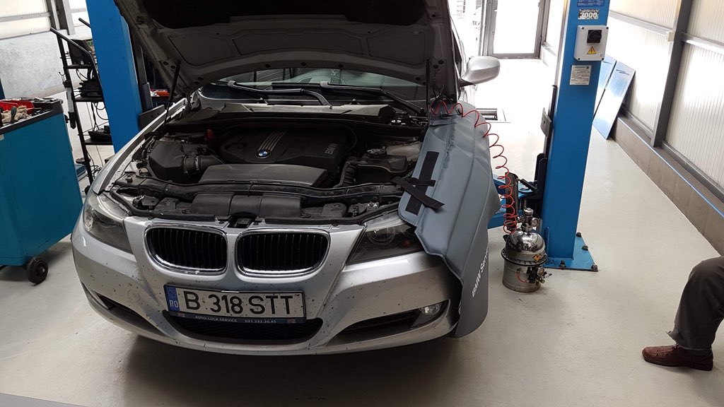DormagBMW's tweet image. Testare instalatie AC
Incarcare ulei pentru compresor AC;
Inserare solutie de contrast pentru depistarea ulterioara a eventualelor pierderi;
Verificare cu ultraviolete
Vidare si verificare etanseitate AC;
Incarcare cu freon;
#aerconditionatauto #acauto #dormag #dormagauto