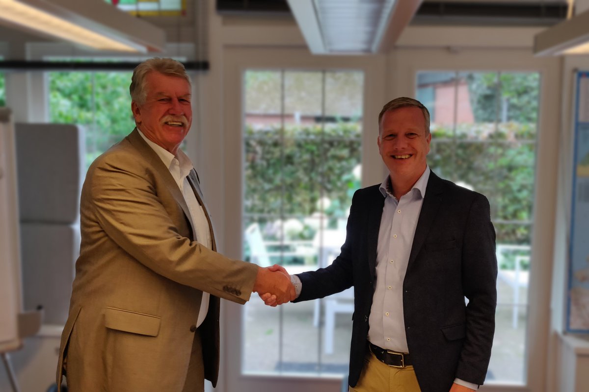 XLBusinesspark's tweet photo. Nieuwe locatie Emergo Almelo

Emergo Vastgoed B.V. en XL Businesspark Twente hebben woensdag 11 juli een ontwikkelingsovereenkomst getekend voor een bouwlocatie op XL Businesspark te Almelo @EmergoPrefab @XLBusinesspark @PortofTwente https://t.co/bPKojOjrCb