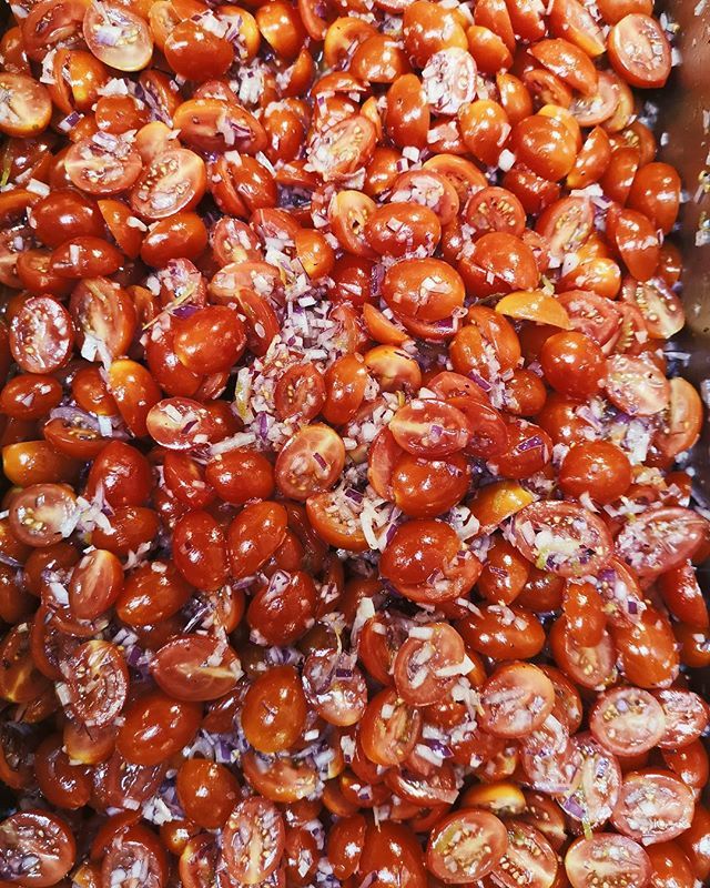 holybellycafe's tweet photo. π
SALSA! π
Making salsa for today's killer Huevos Rancheros! β€οΈ #SeasonalityAlways #AllHouseMadeEverything #Breakfast #ItsGoodBecauseWeCare #LaborOfLove #HbLunch #LiveFromPrepKitchen #Lunch #NotBad #NotBadAtAll #NotJustPancakes #TurbiLove #TurbiLife β¦ https://t.co/KPTf9O41Se https://t.co/TLkGVnz9AQ