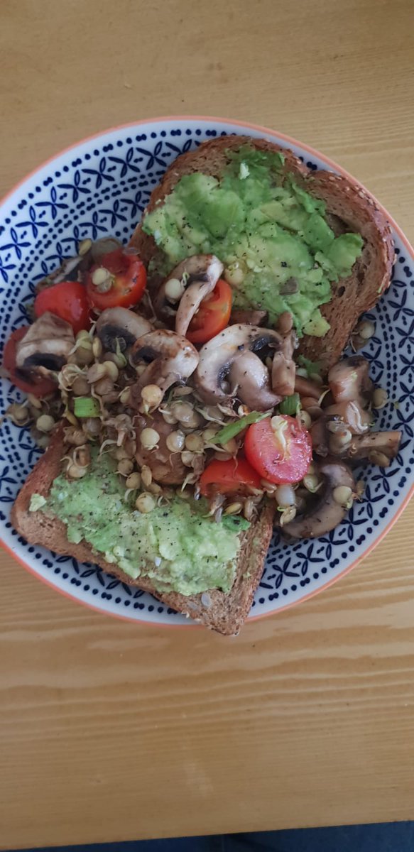 VegforSale's tweet photo. Sprouts still going strong on brekkie this morning 👊 #sprouting #plantbasednourishment #happygut https://t.co/0Q6sVbjG7U