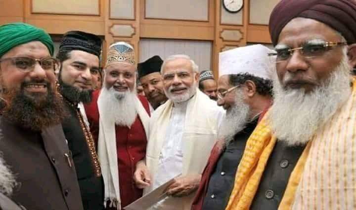 javeedrathod's tweet photo. कांग्रेस मुसलमानों की पार्टी है, वरिष्ठ कांग्रेस नेता मुसलमानों से मिलते हुए 🐈🐈🐈 
#ModiLies
#CongressForAll 
#CongressMuslimsParty https://t.co/Xvpl6xNwoe