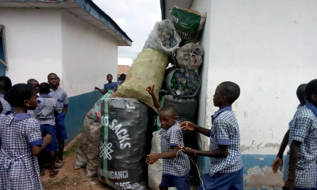 DevTrainNg's tweet photo. 20 Environment Ambassadors has emerged in the 1st phase of the #BPPChallenge in Makurdi, Benue State
They successfully collected over 5600 #Plastics
@ClimateWed @SustyVibes @EU_ENV @environewsng @AgroNatureNig @FMEnvng @EcoDev5 @JEnvironmentNG @ChanjaDattiLtd @CleanUpNigeria https://t.co/IgkD2MDmiA