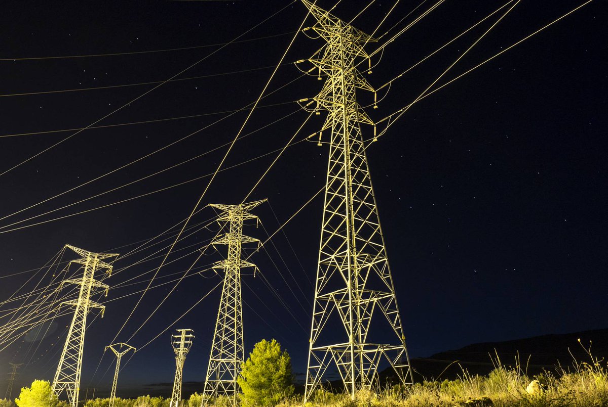 imartinezruiz_'s tweet photo. #EINAprofesión @EINAunizar https://t.co/xDCTPAqAjv 
‘Big data’ y algoritmos, la nueva competencia del sector eléctrico: las posibilidades tecnológicas en el mercado energético llevan el mismo camino que las ‘fintech’, transformar un negocio estancado durante décadas https://t.co/i4B0tWjABV