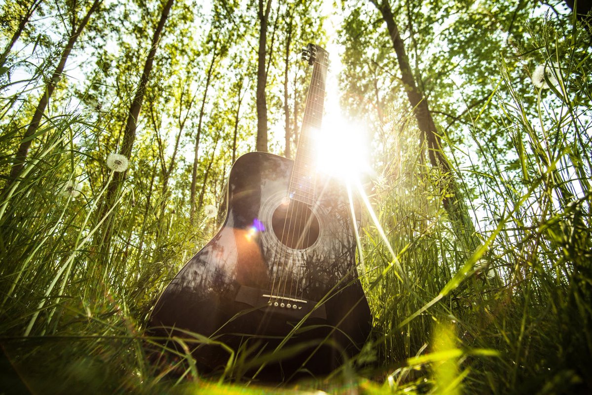 Warwick and Young are published songwriters who write heart-felt songs which turn their observations and inspiration into songs full of hooks and melody.
#singers #songwriters #songs #melody #ballads #crossoverclassical #musical #country #countrymusic #moderncountrymusic #artists