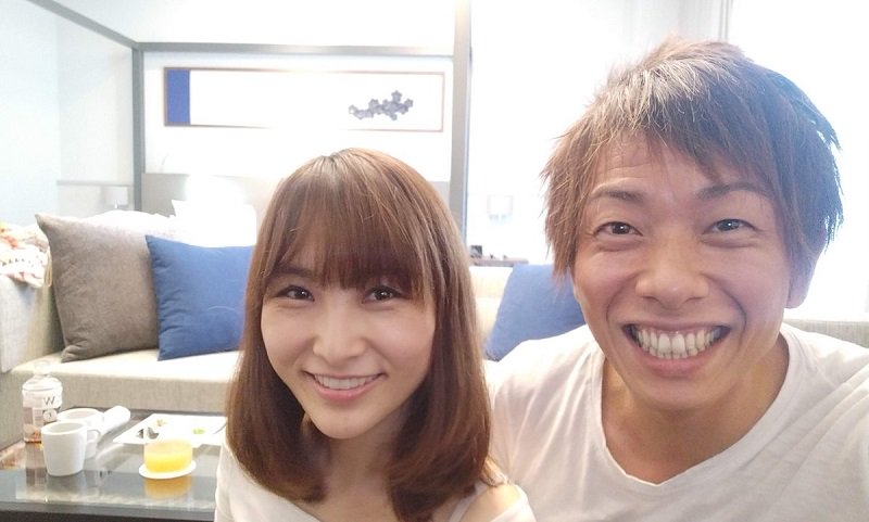 Sauna pornosida sariq va qoramagiz