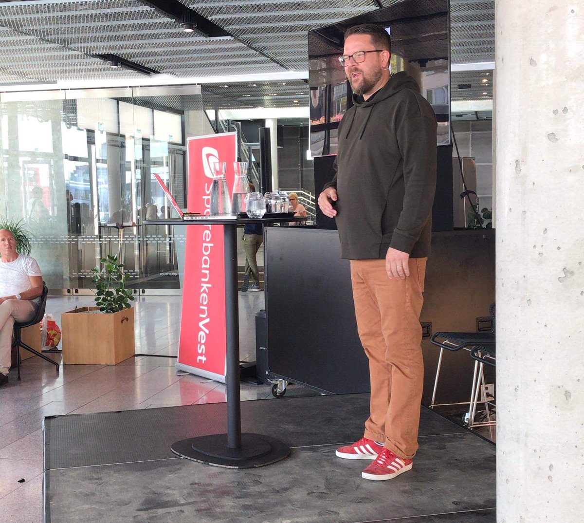 'De snakket nok om meg som jeg var en vits.' Toppkokk Gunnar Karl Gislason fra @agernrestaurant om han første opplevelser med å sanke inn fra naturen i en restaurant på Island. #kokepunktet