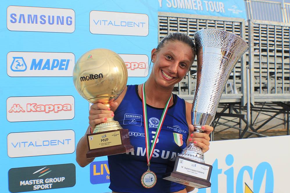 VBCasalmaggiore's tweet photo. Ricordiamo a tutti gli appassionati ed ai tifosi che questa sera, martedì 17 luglio, sarà possibile vedere le finali della 2° Tappa del #LVST18 giocata a Cesenatico, sugli schermi di @RaiSport a partire dalle ore 21.40!!!
#SandVolley #ForzaVBC #ForzaApis https://t.co/WHMxwnYbME