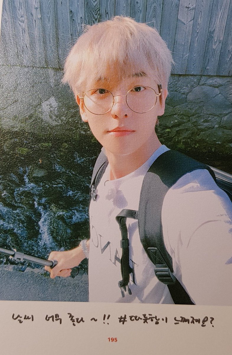WhatIsBaekToday's tweet photo. ไปเที่ยวกับเพื่อน แล้วส่งรูปมาให้แม่ดูทางไลน์ https://t.co/q4sa1iYCJa